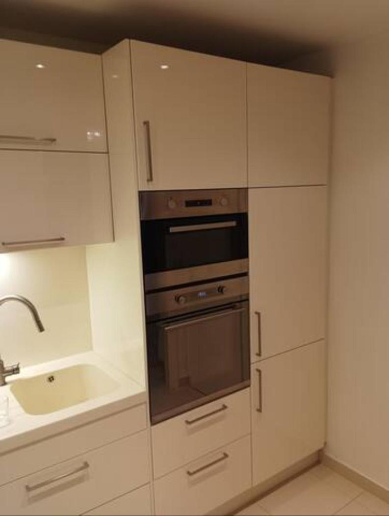 Spacious In 6 Near Center *