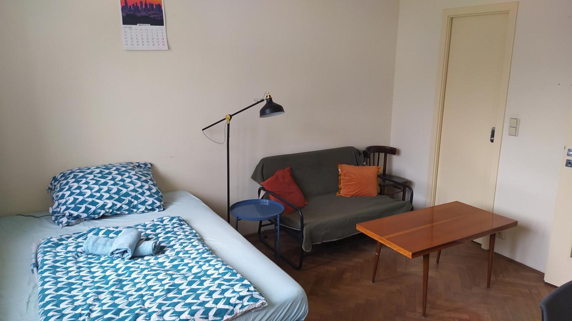 Spacious In 6 Near Center *